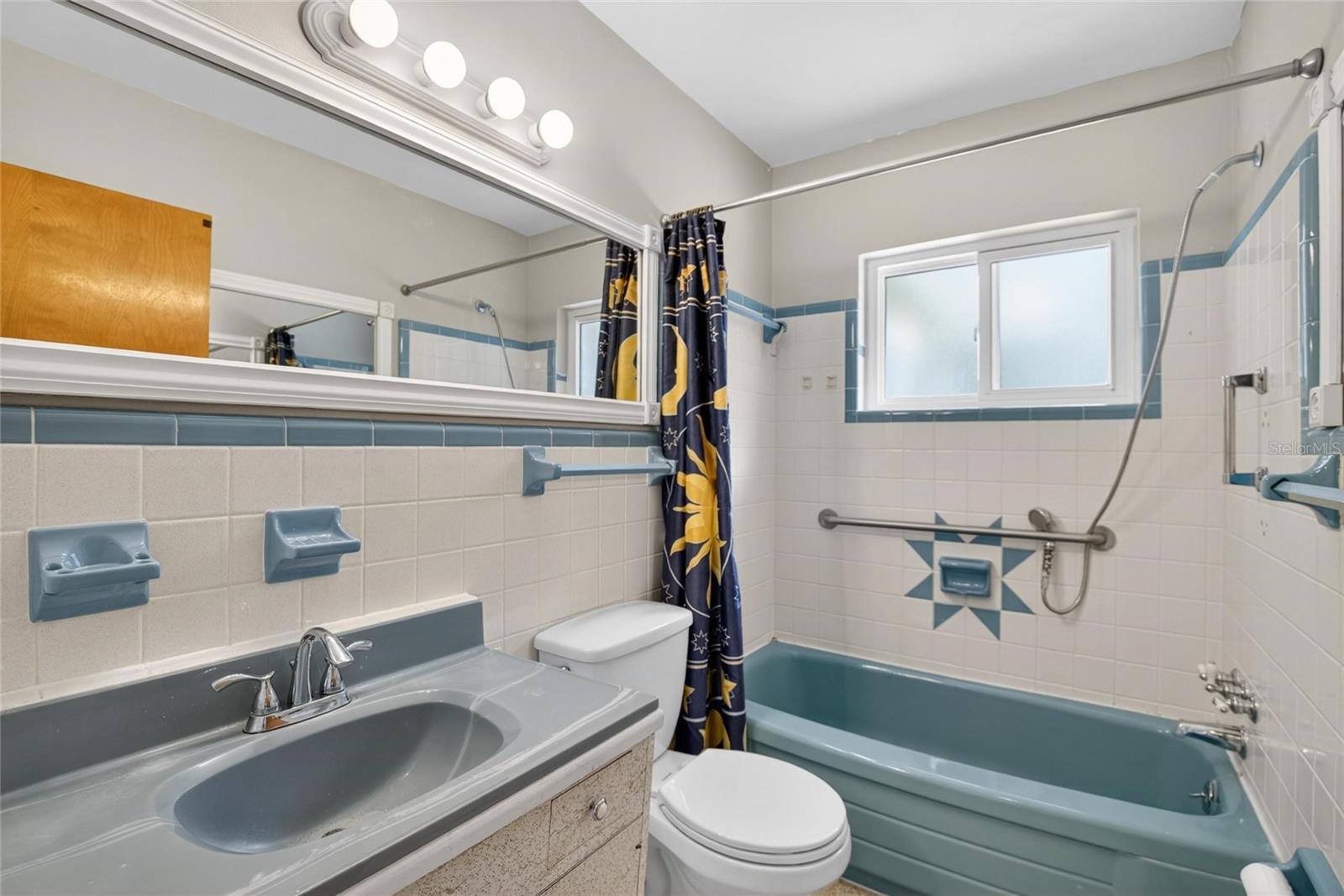 2115 EUCLID CIR E — photo 32