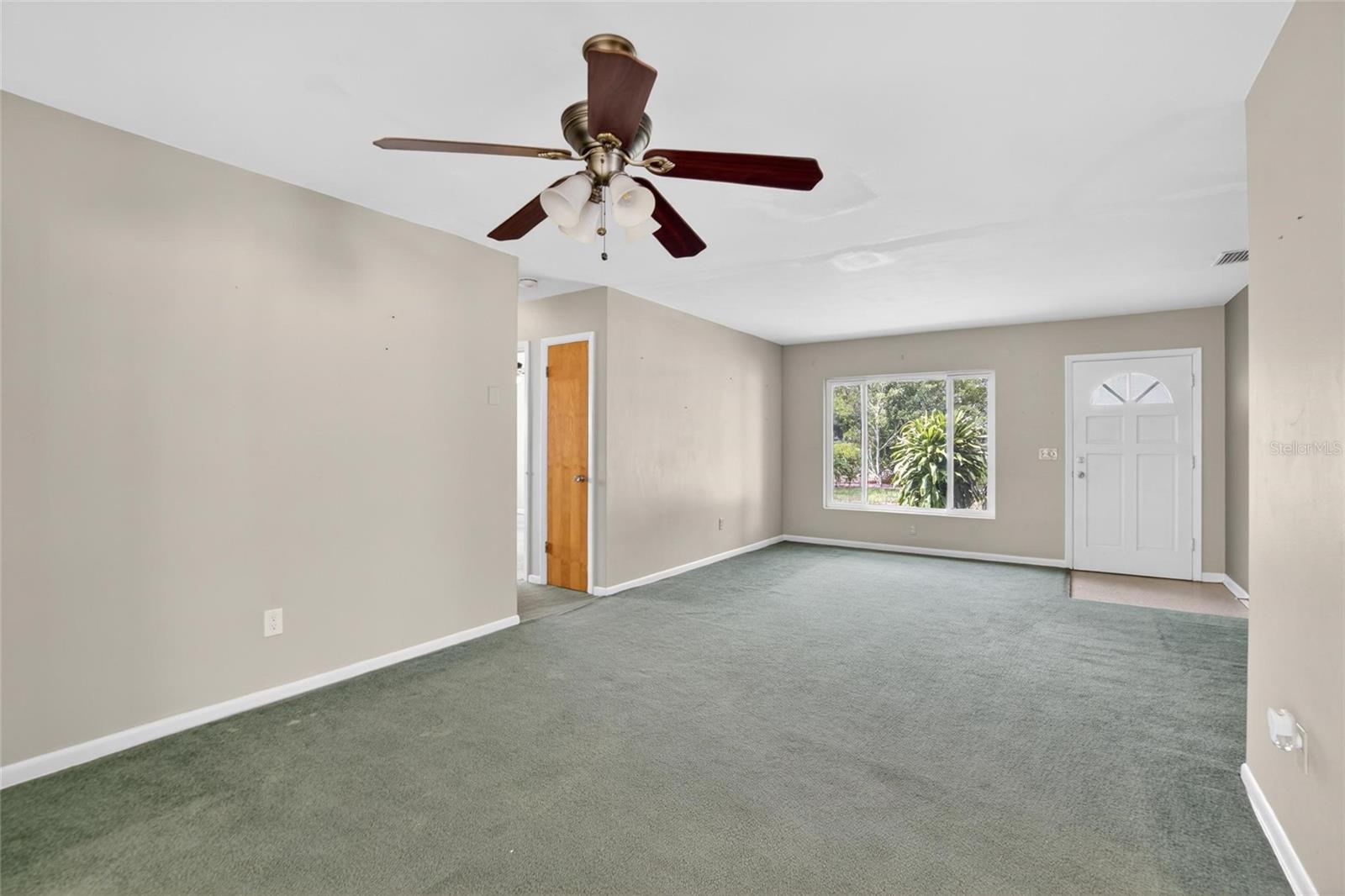 2115 EUCLID CIR E — photo 11