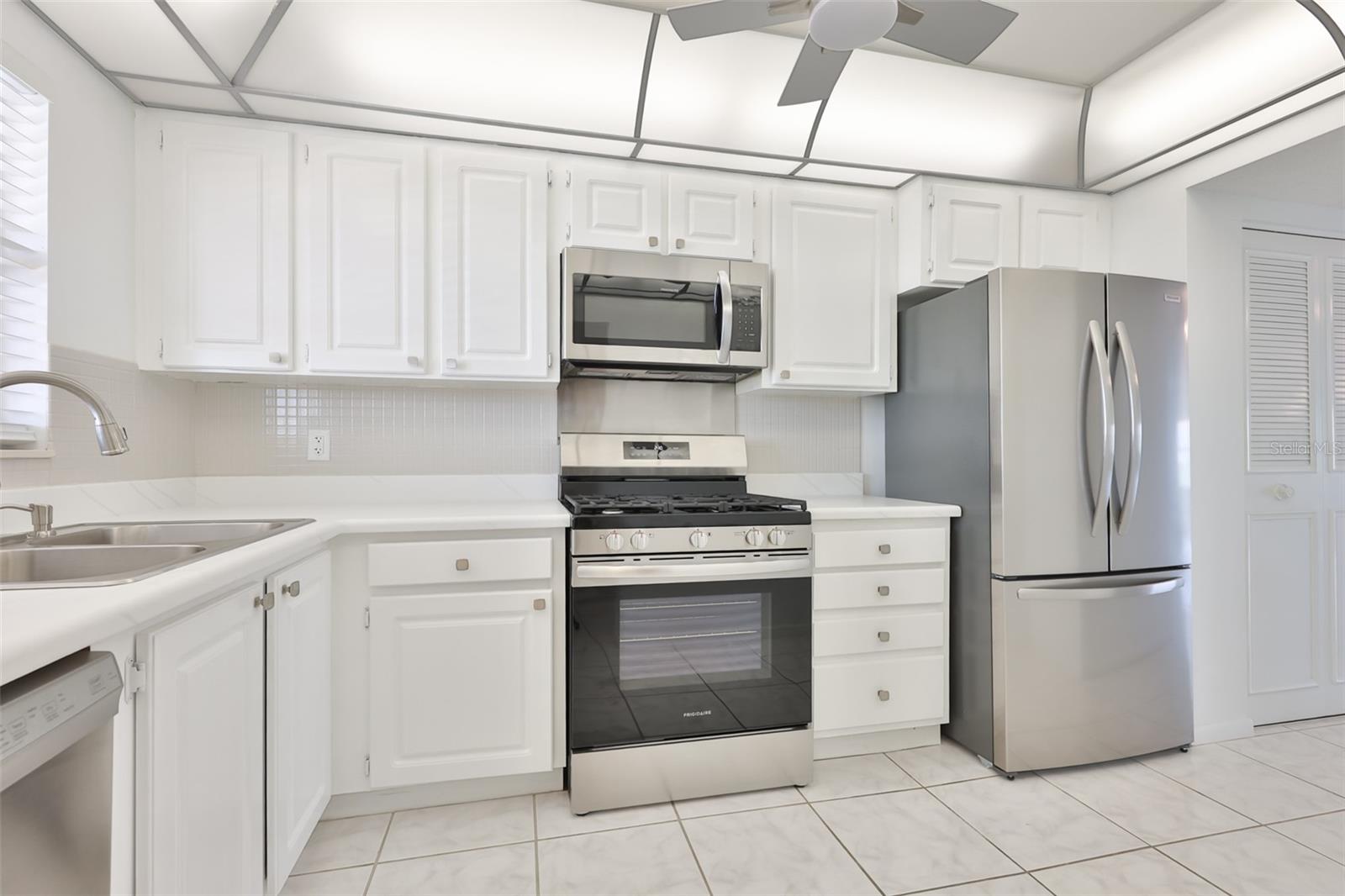 5980 SHORE BLVD S #907 — photo 4