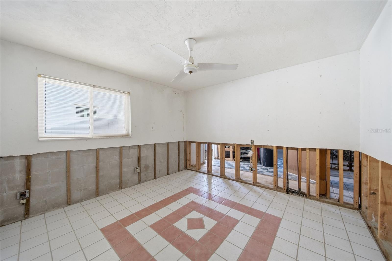 4 BELLEVUE DR — photo 11