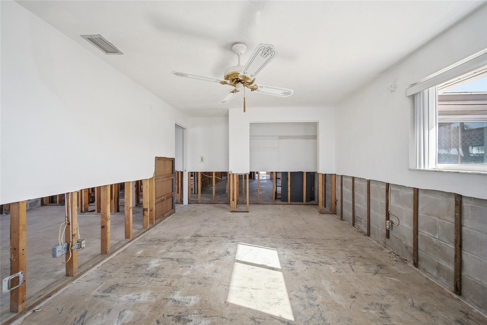 4 BELLEVUE DR — photo 10