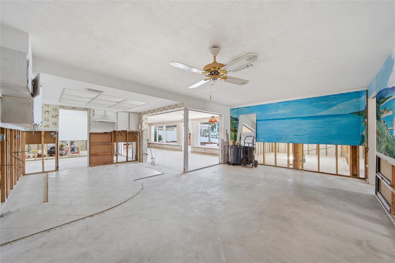 4 BELLEVUE DR — photo 12