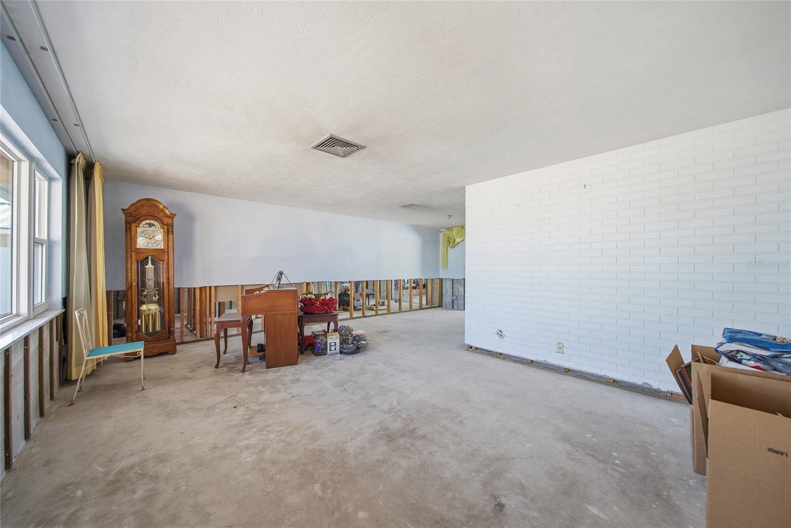 4 BELLEVUE DR — photo 14