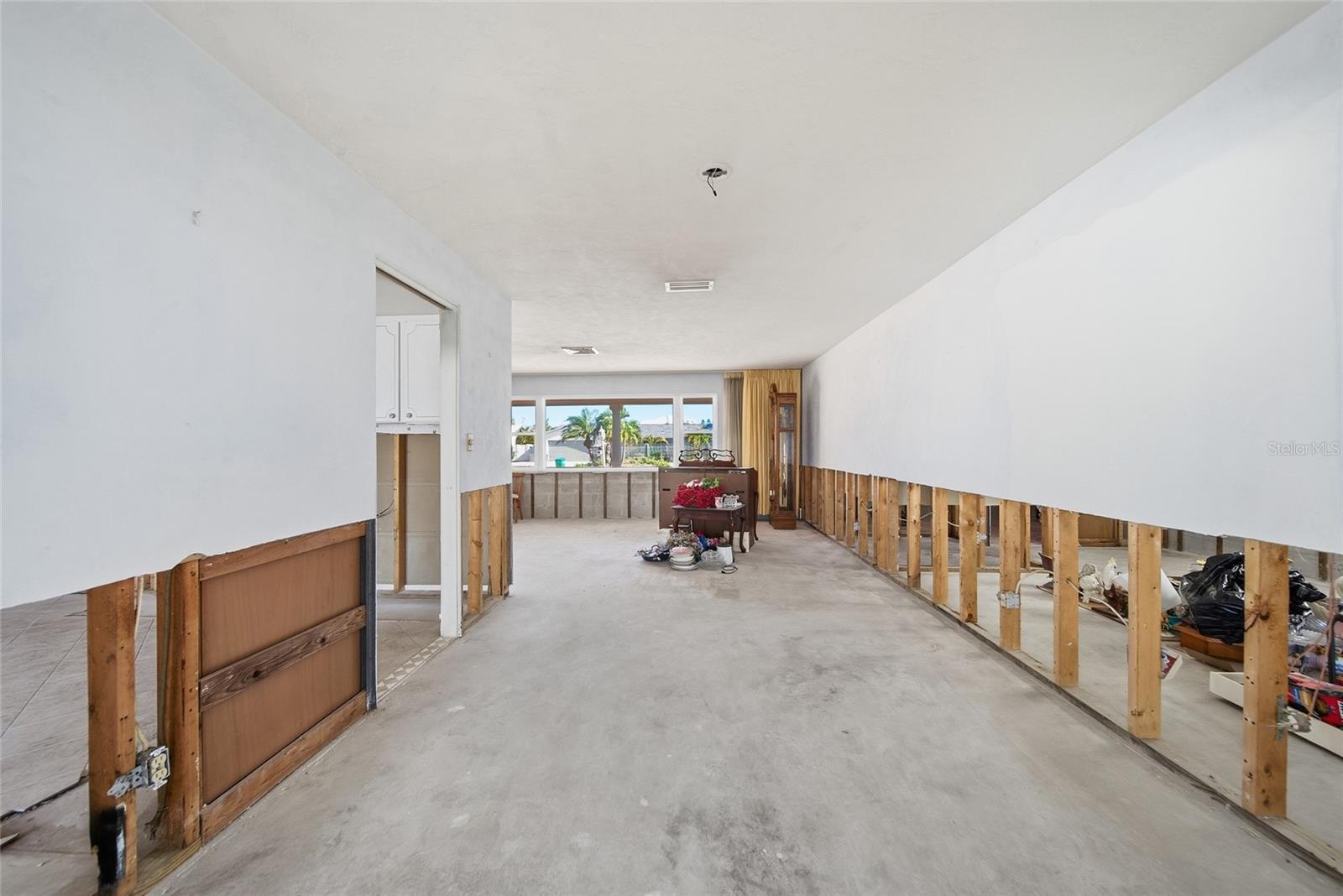 4 BELLEVUE DR — photo 15