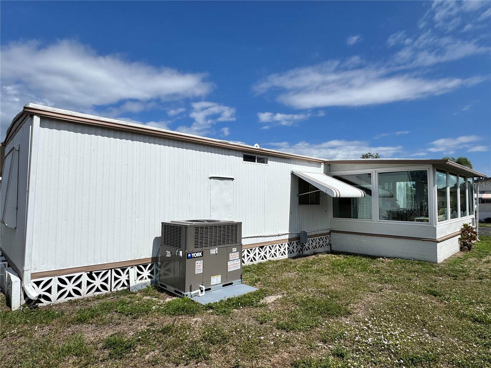 420 49TH ST E #20 — photo 3