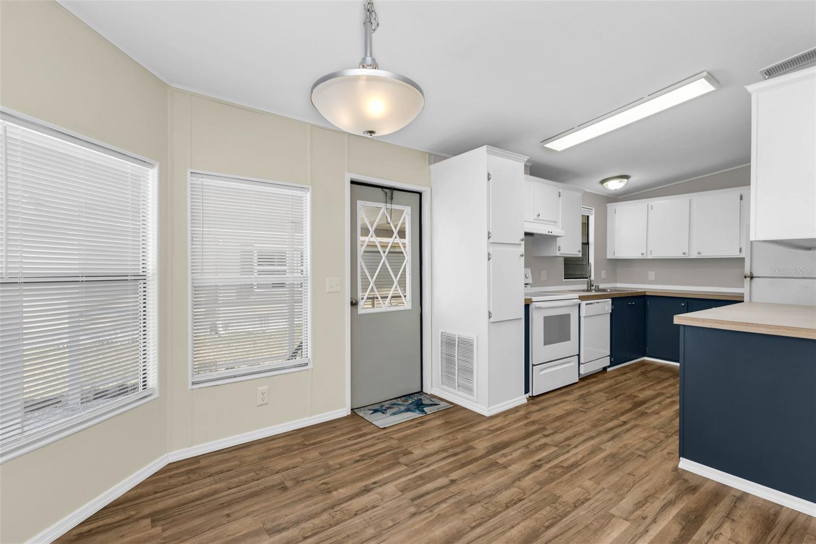 503 MADONNA — photo 3