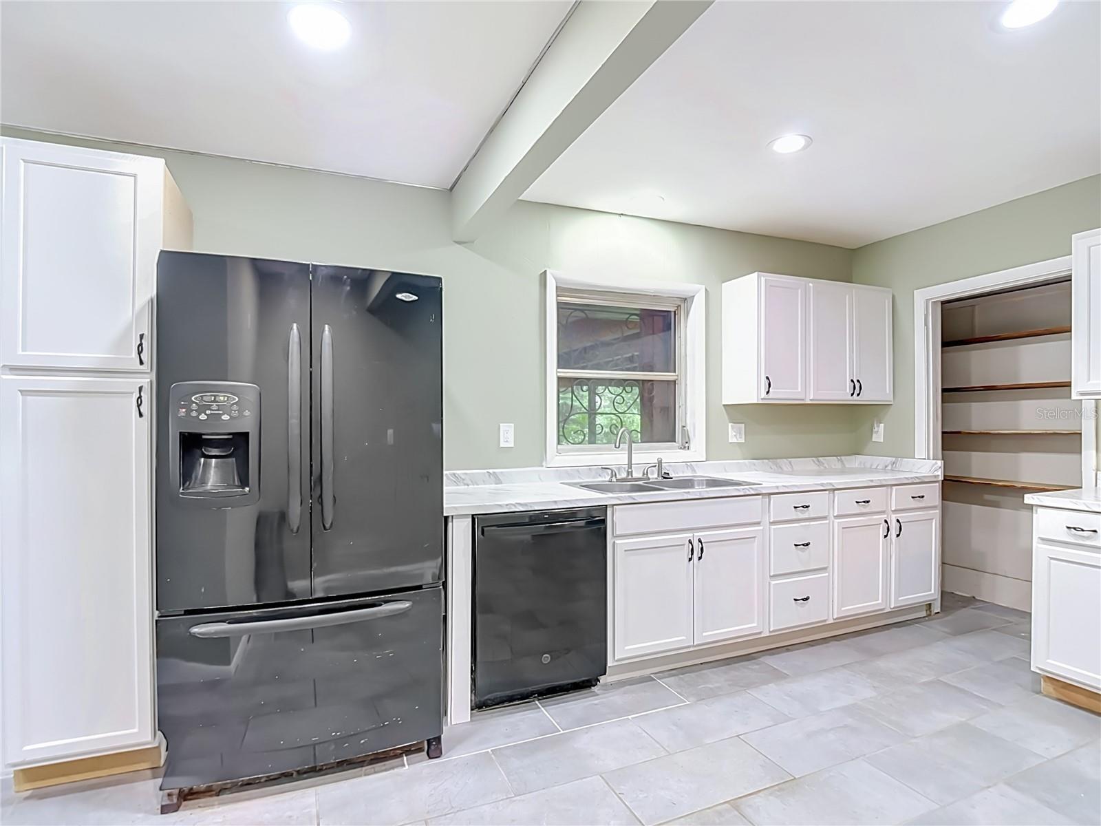1304 E DIANA ST — photo 24