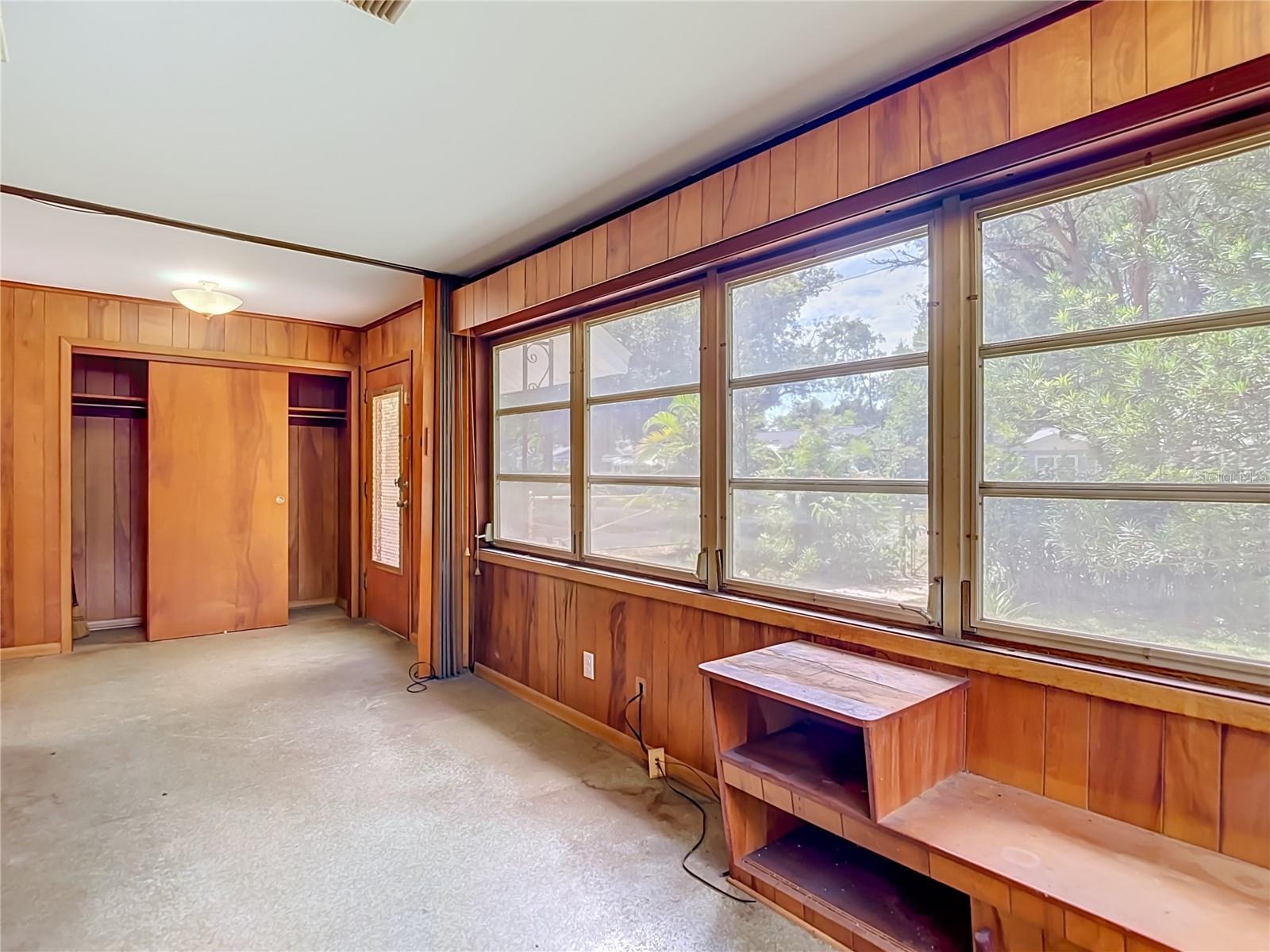 1304 E DIANA ST — photo 11