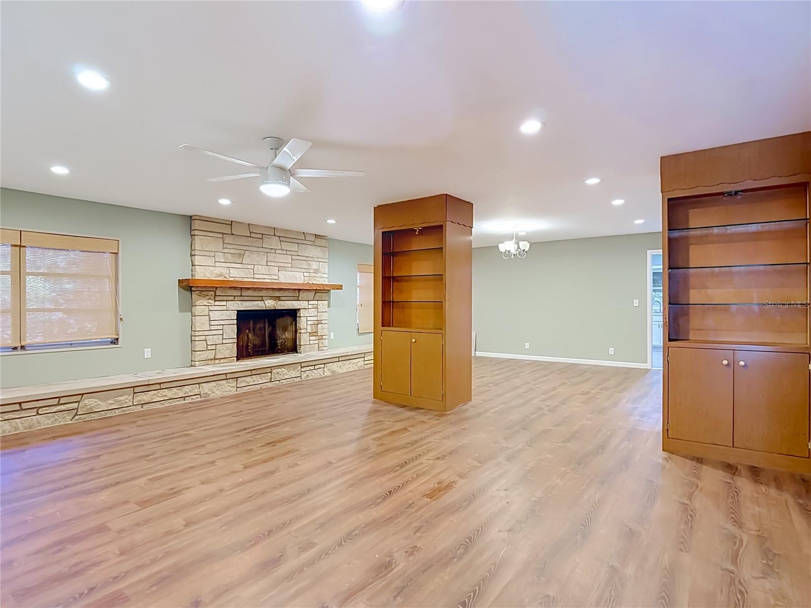 1304 E DIANA ST — photo 13