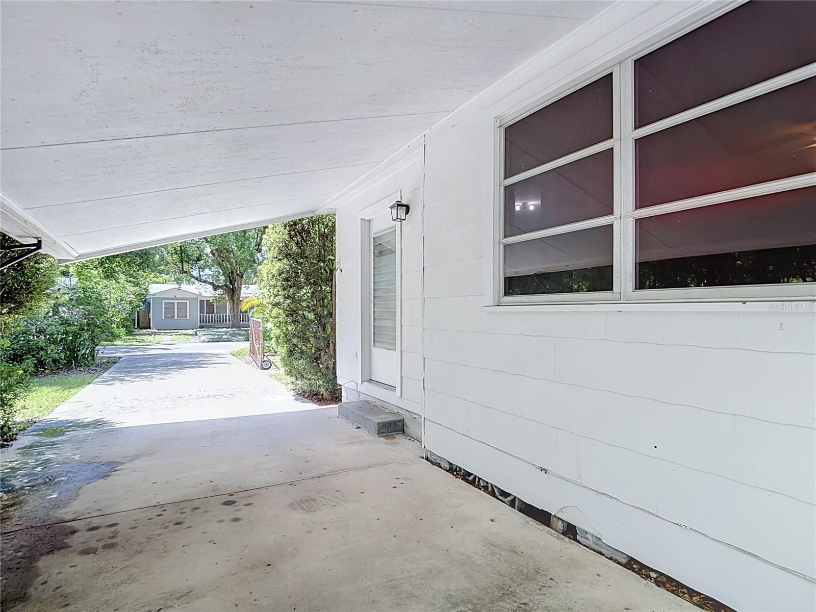 1304 E DIANA ST — photo 65