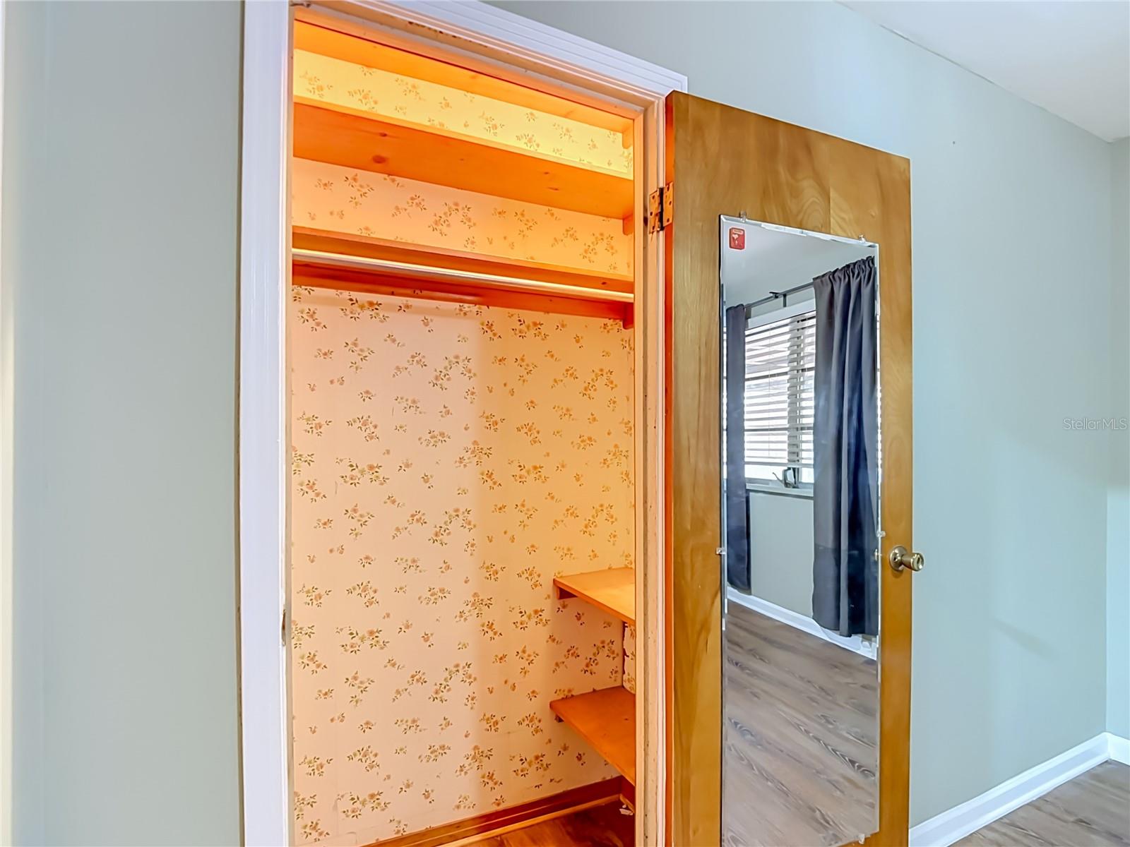 1304 E DIANA ST — photo 46