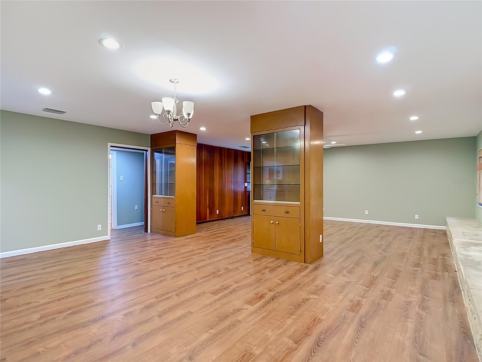 1304 E DIANA ST — photo 20