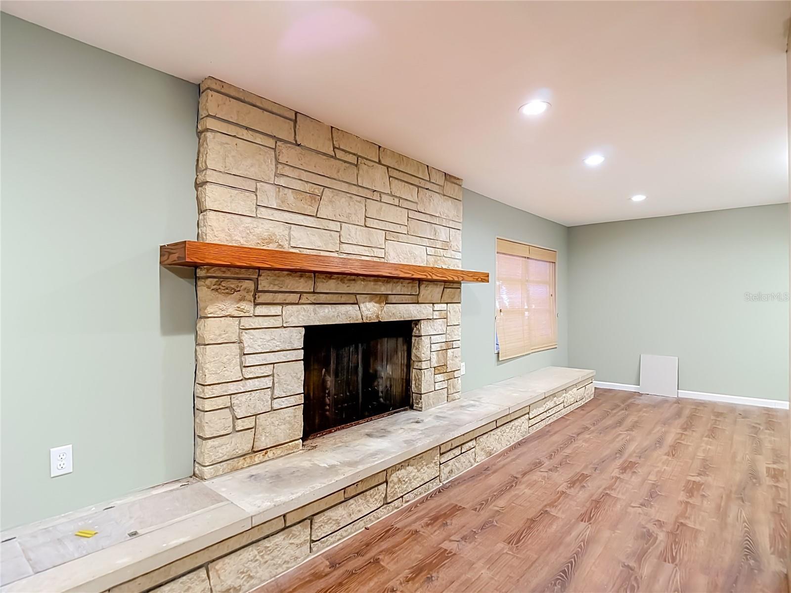 1304 E DIANA ST — photo 17