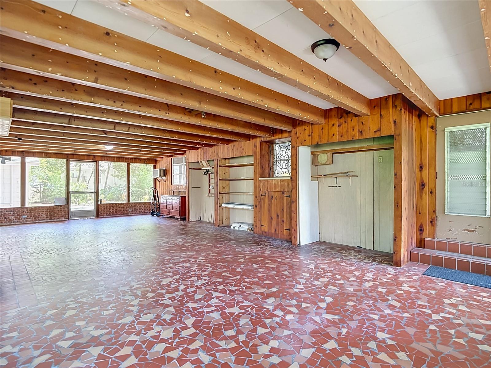 1304 E DIANA ST — photo 56
