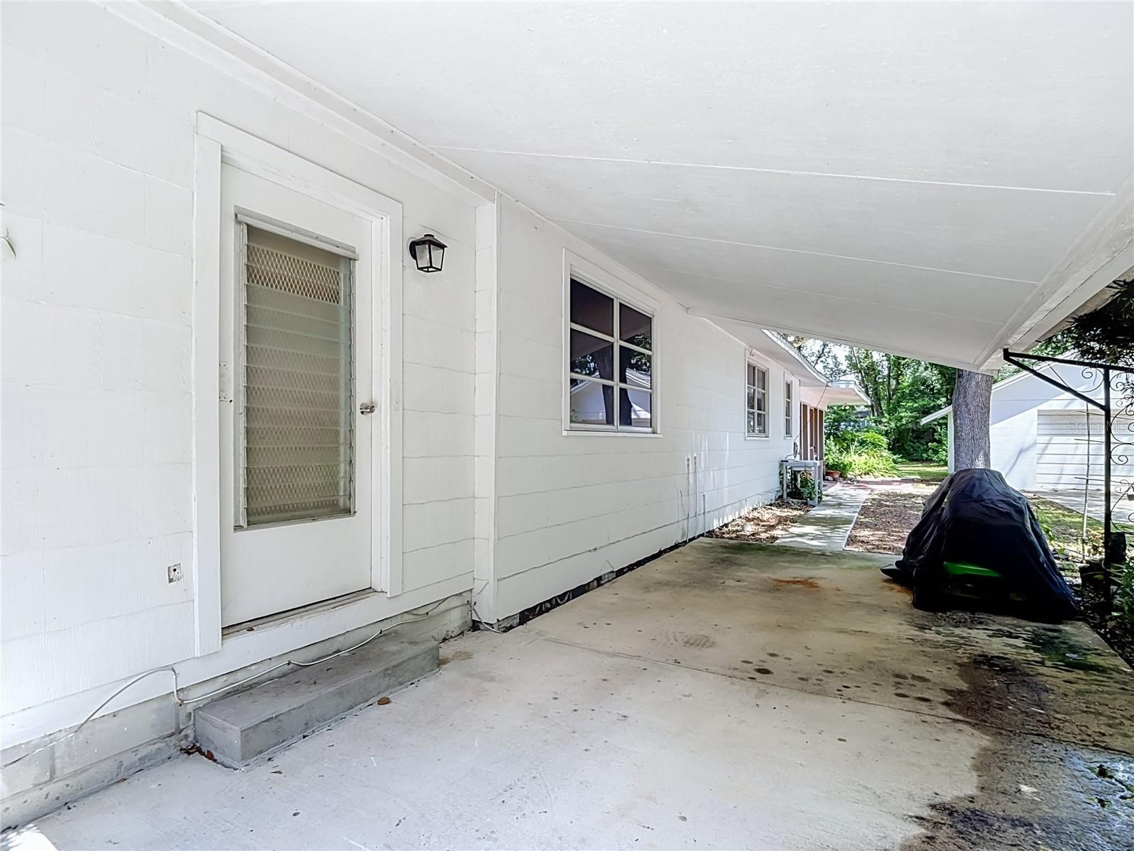 1304 E DIANA ST — photo 64
