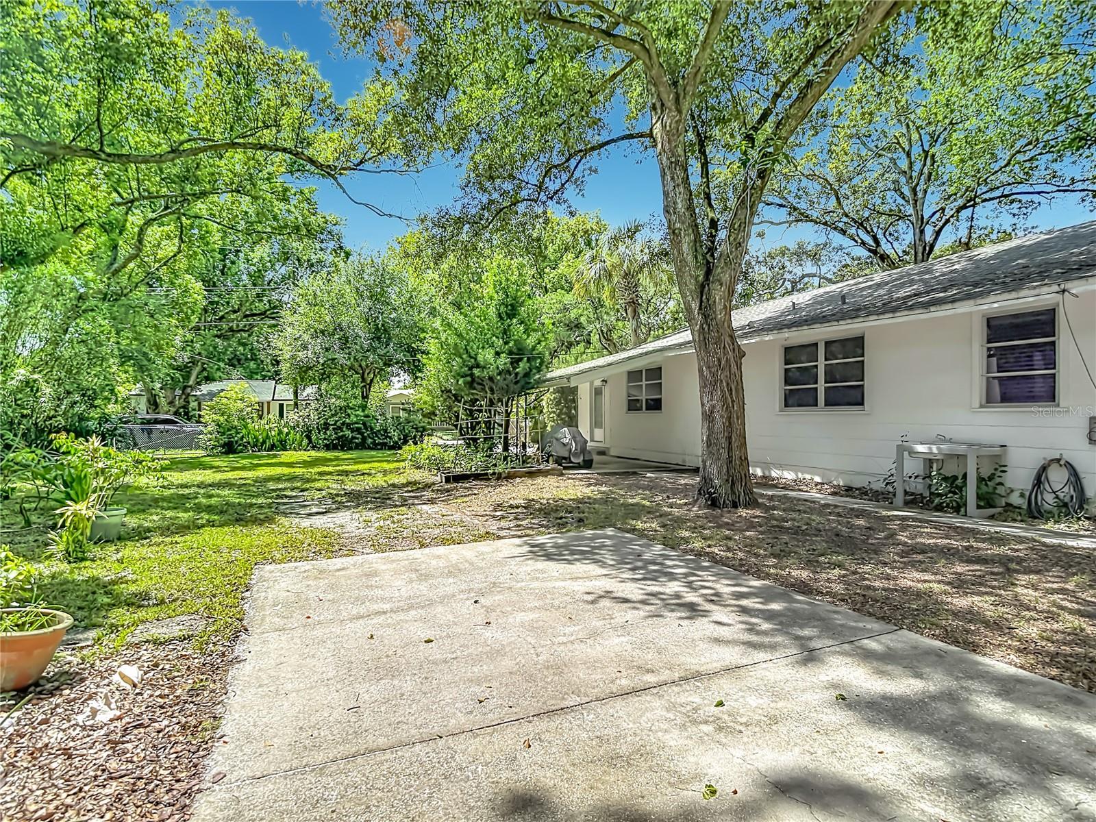 1304 E DIANA ST — photo 67