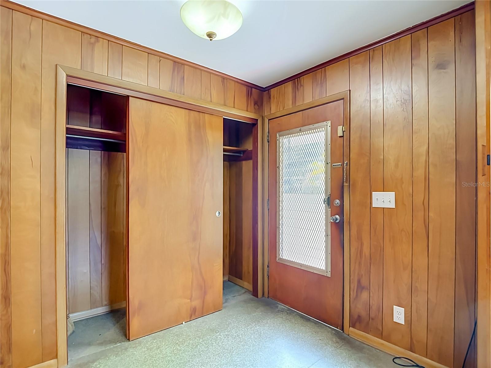 1304 E DIANA ST — photo 9