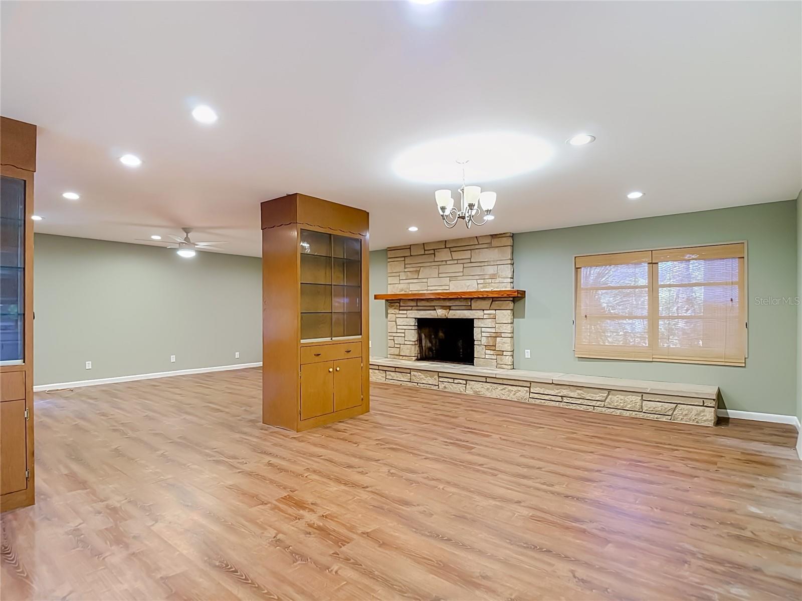 1304 E DIANA ST — photo 19