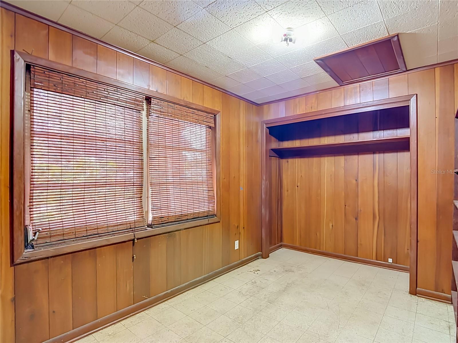1304 E DIANA ST — photo 37