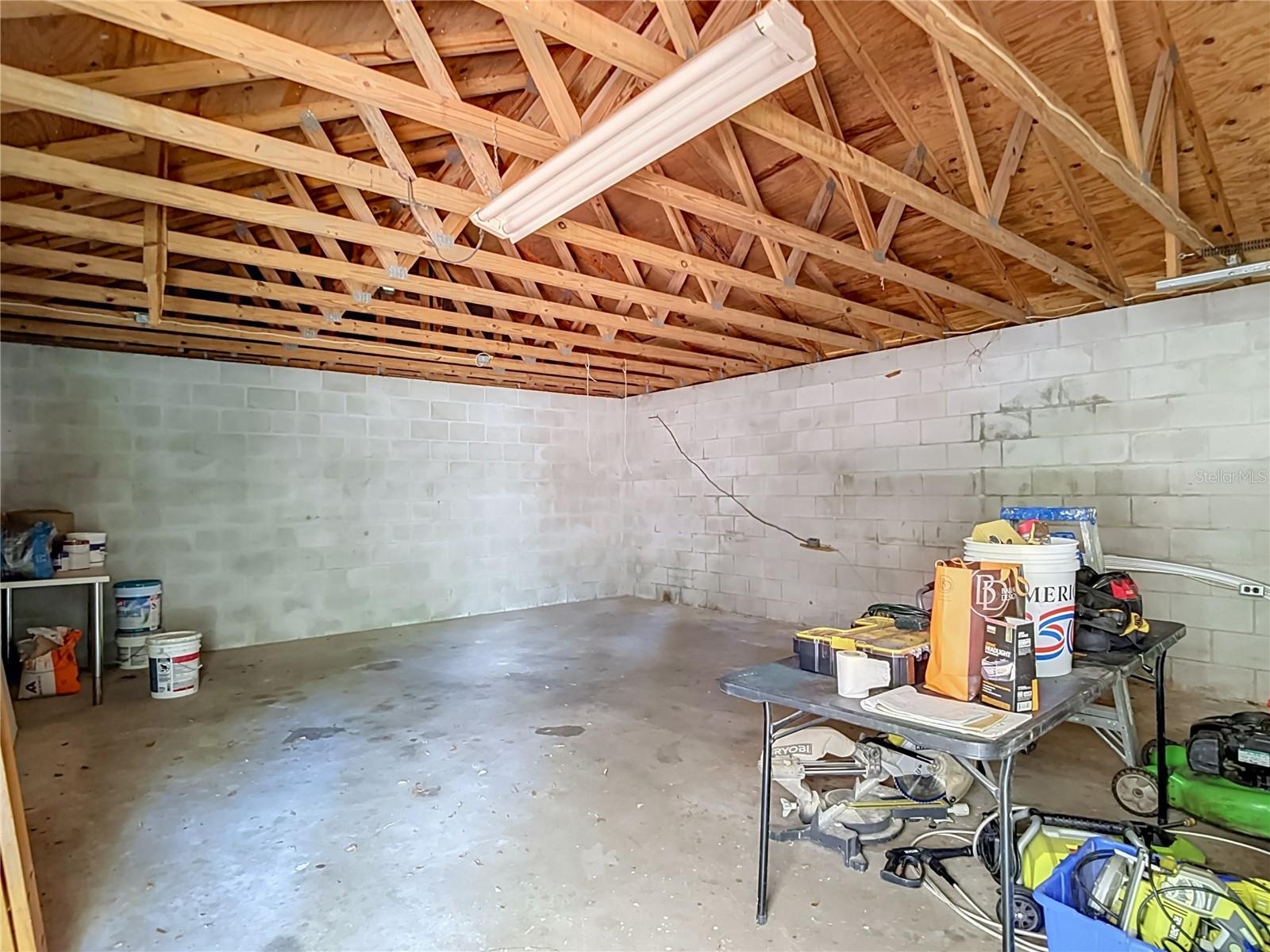 1304 E DIANA ST — photo 61