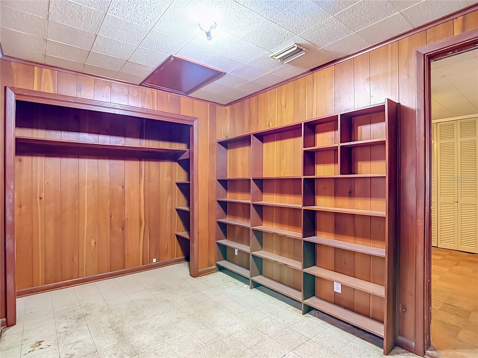 1304 E DIANA ST — photo 38