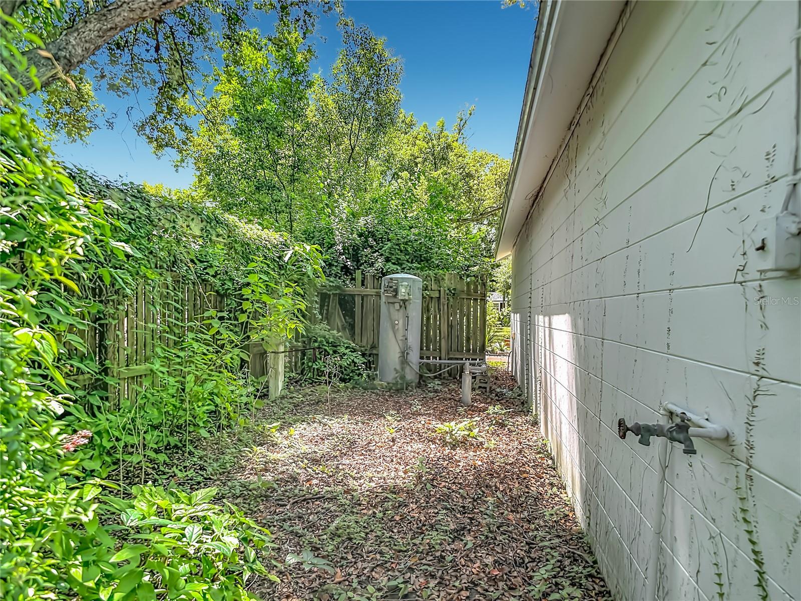 1304 E DIANA ST — photo 73