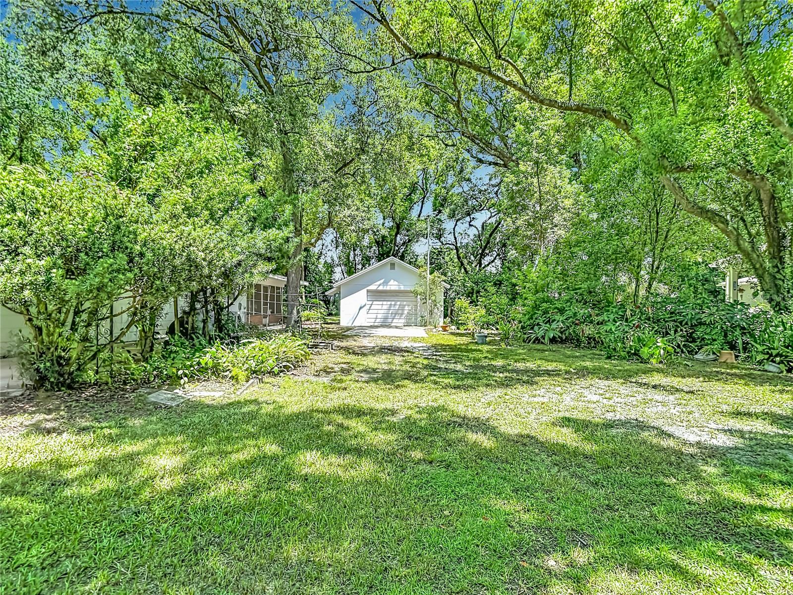 1304 E DIANA ST — photo 76