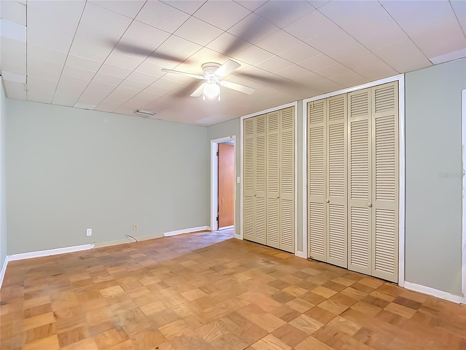1304 E DIANA ST — photo 33