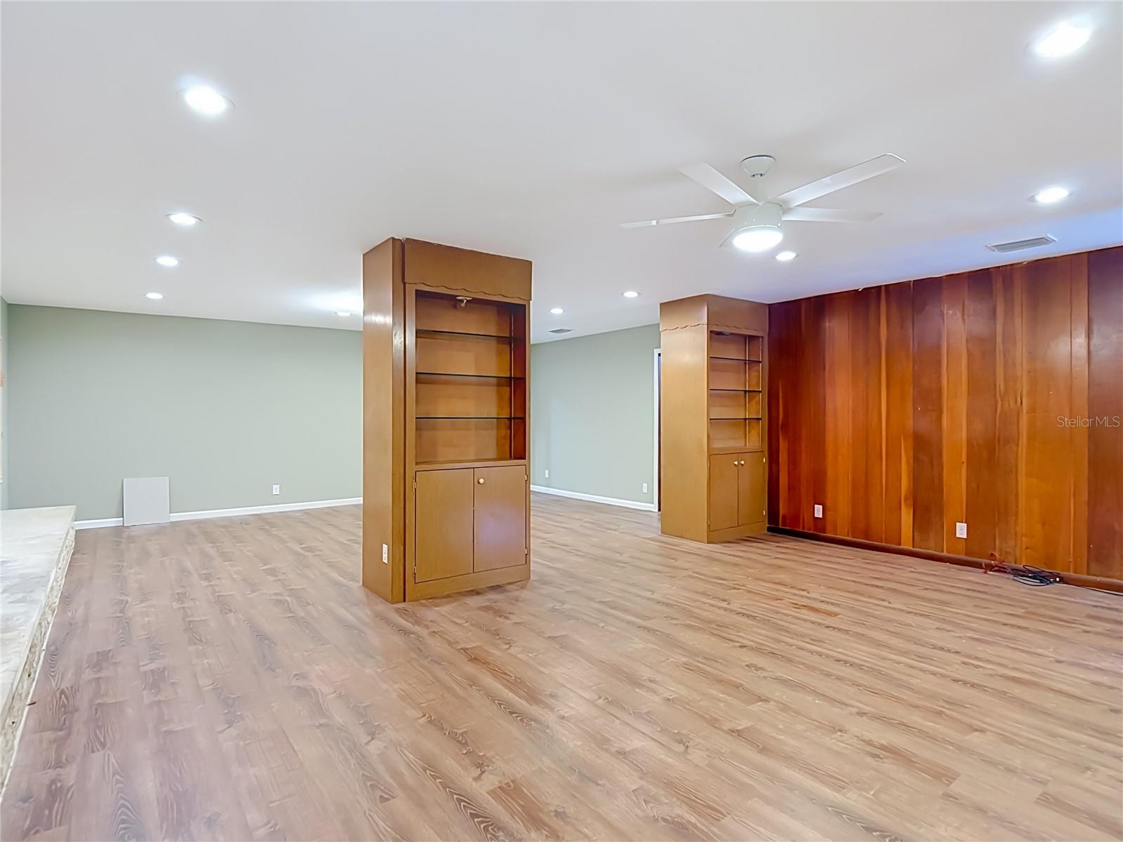 1304 E DIANA ST — photo 14