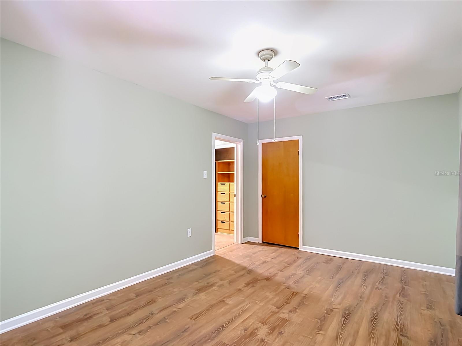 1304 E DIANA ST — photo 49