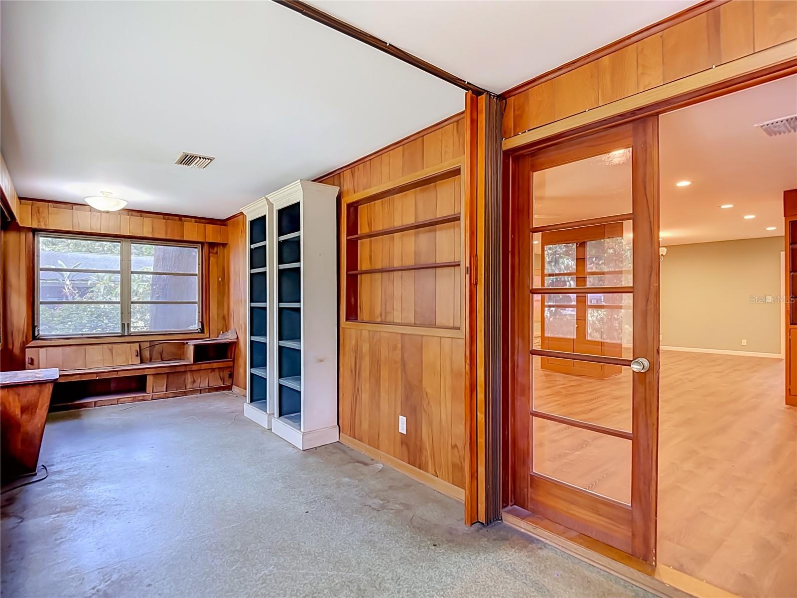 1304 E DIANA ST — photo 8