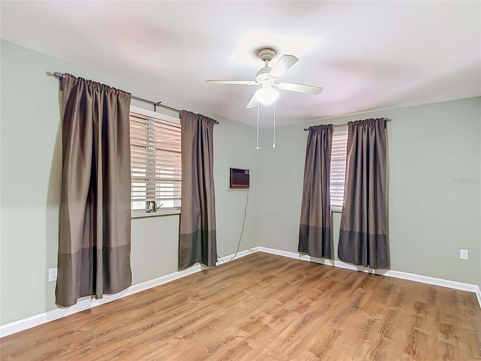 1304 E DIANA ST — photo 47