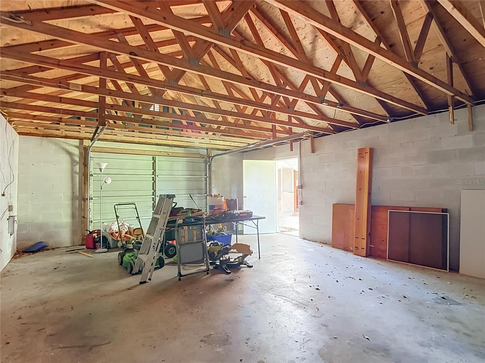 1304 E DIANA ST — photo 63