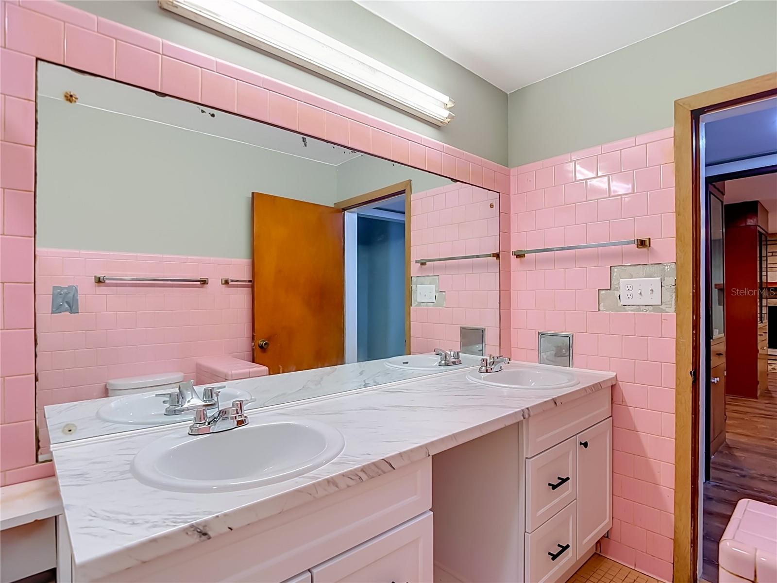 1304 E DIANA ST — photo 52