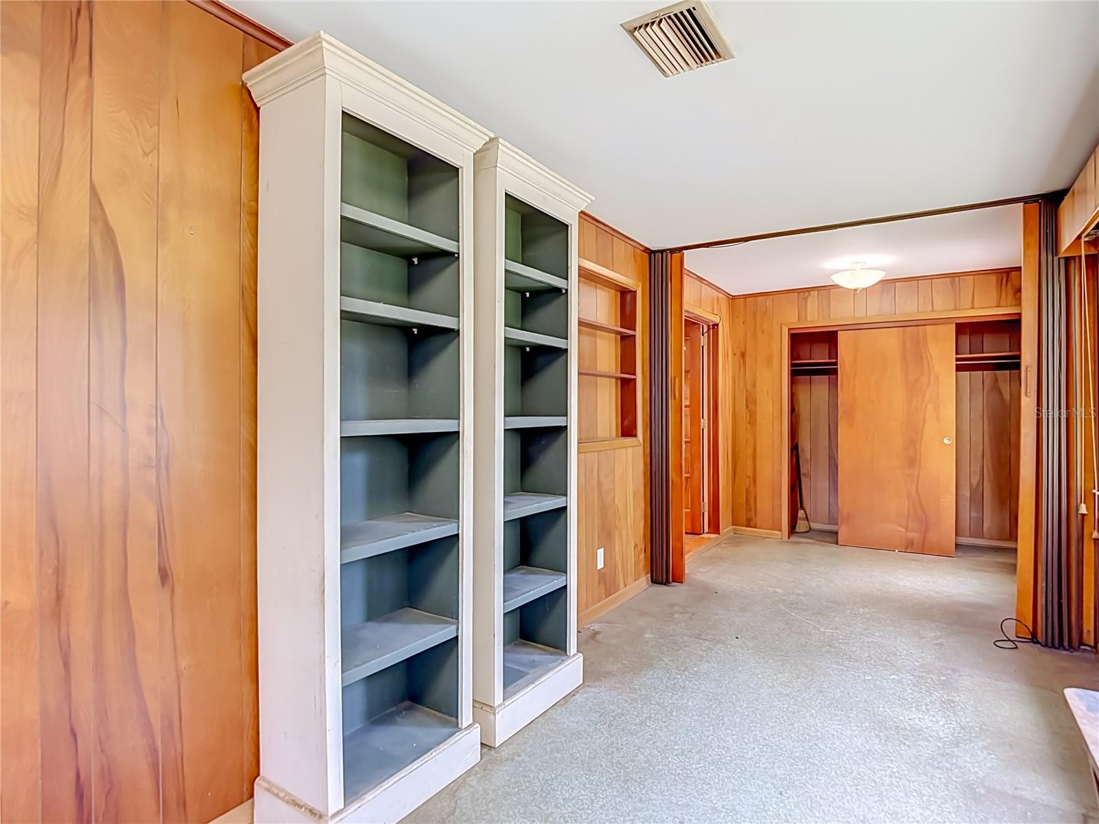 1304 E DIANA ST — photo 12