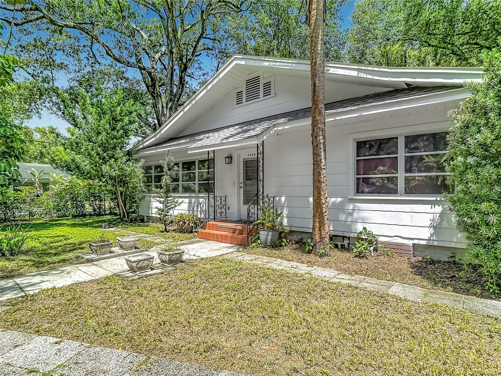 1304 E DIANA ST — photo 4