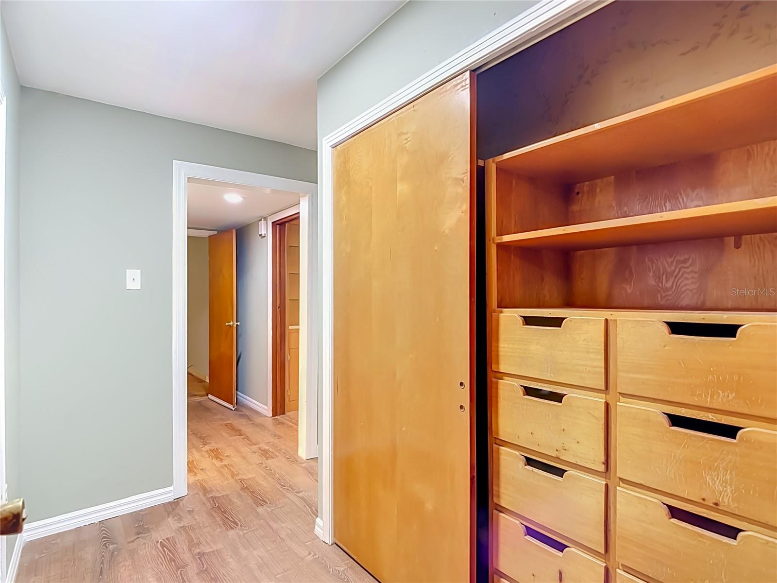 1304 E DIANA ST — photo 45