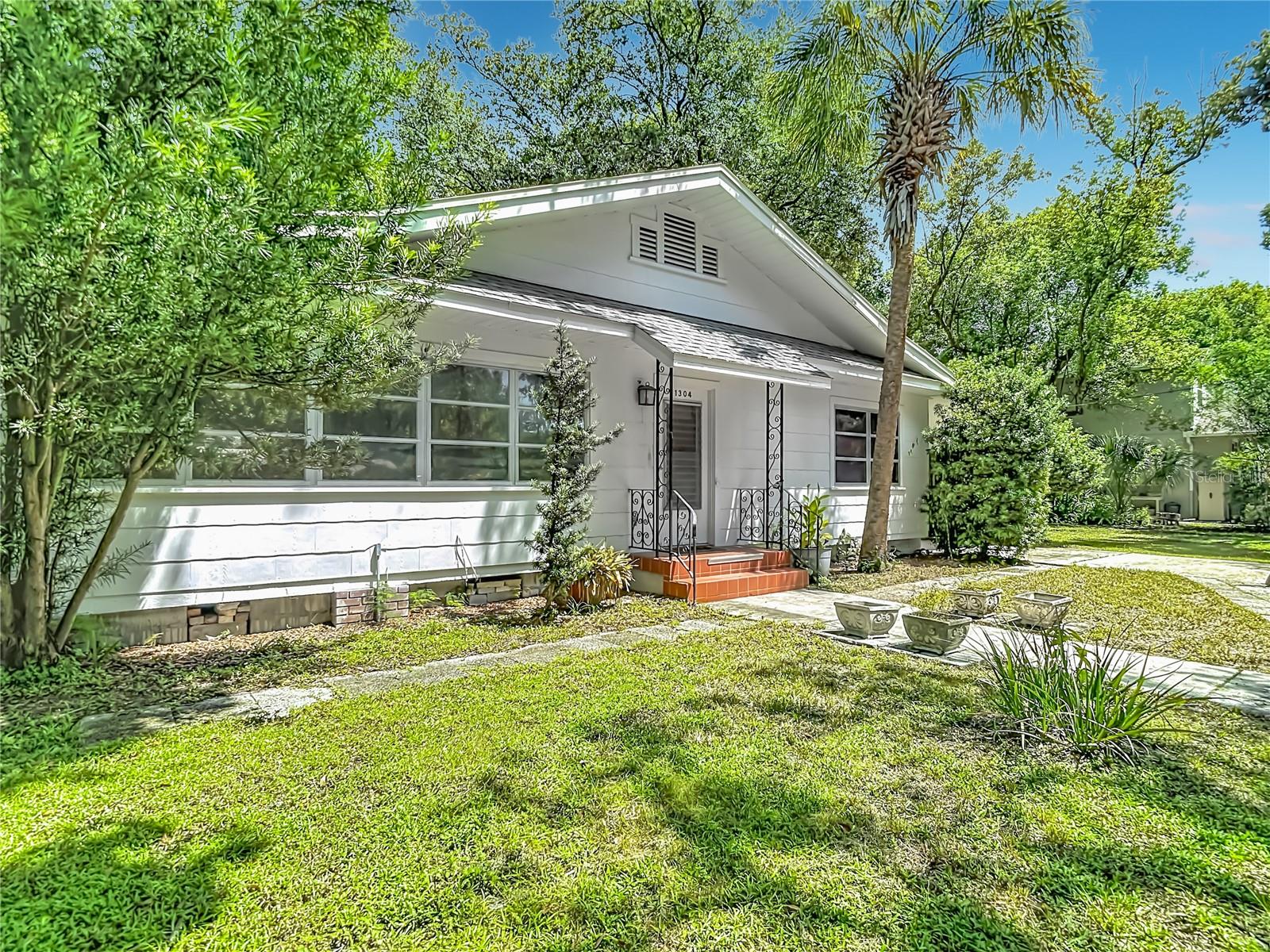 1304 E DIANA ST — photo 6