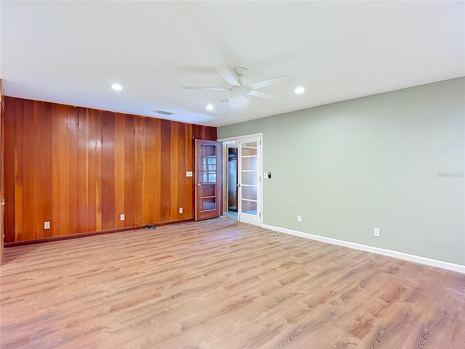 1304 E DIANA ST — photo 15