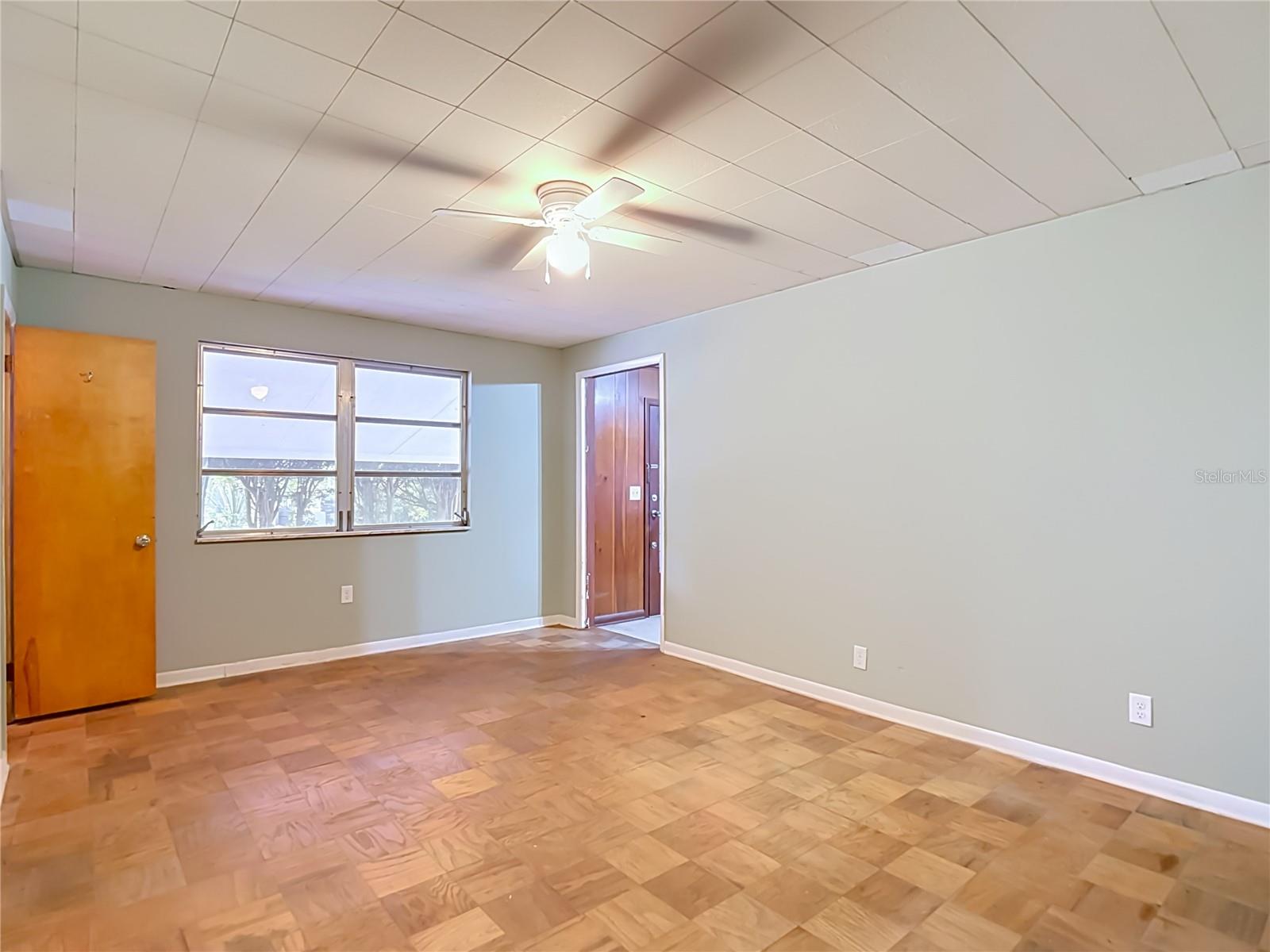 1304 E DIANA ST — photo 31