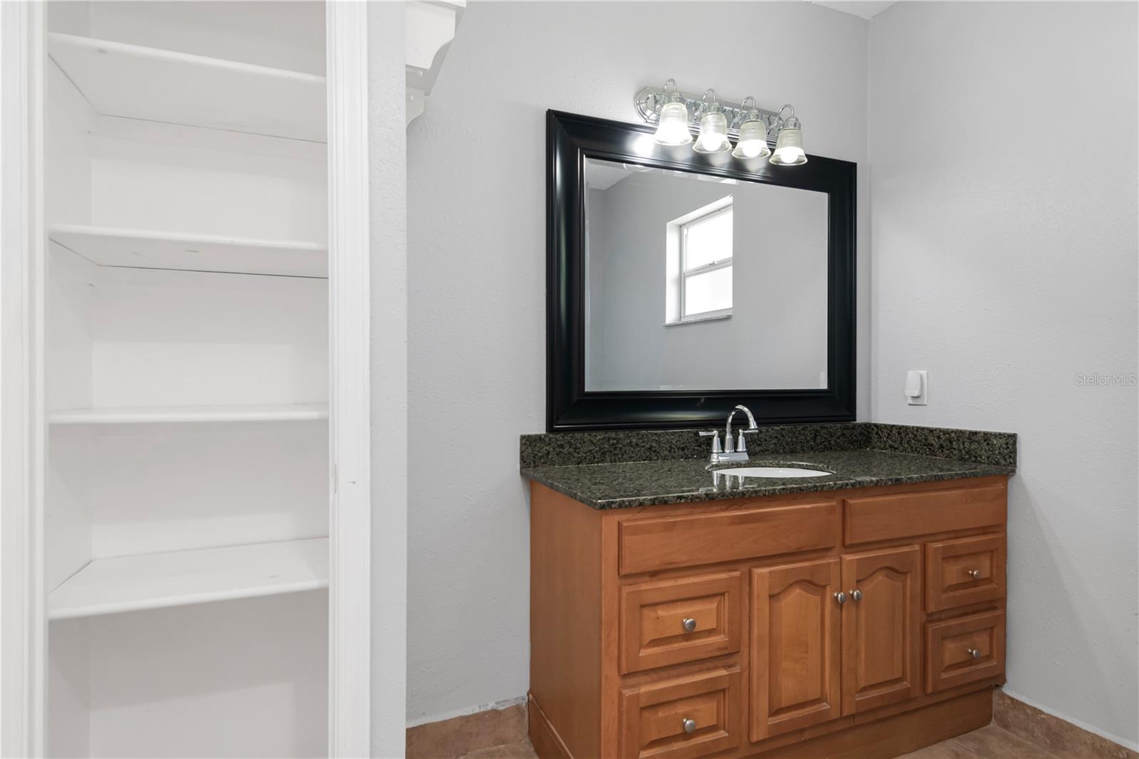 712 S OAKWOOD AVE — photo 31
