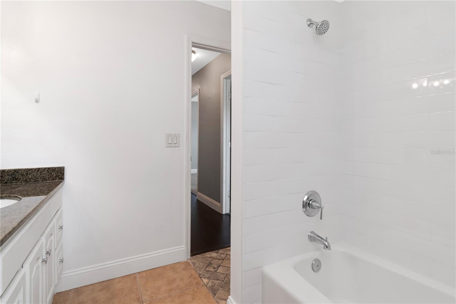 712 S OAKWOOD AVE — photo 35