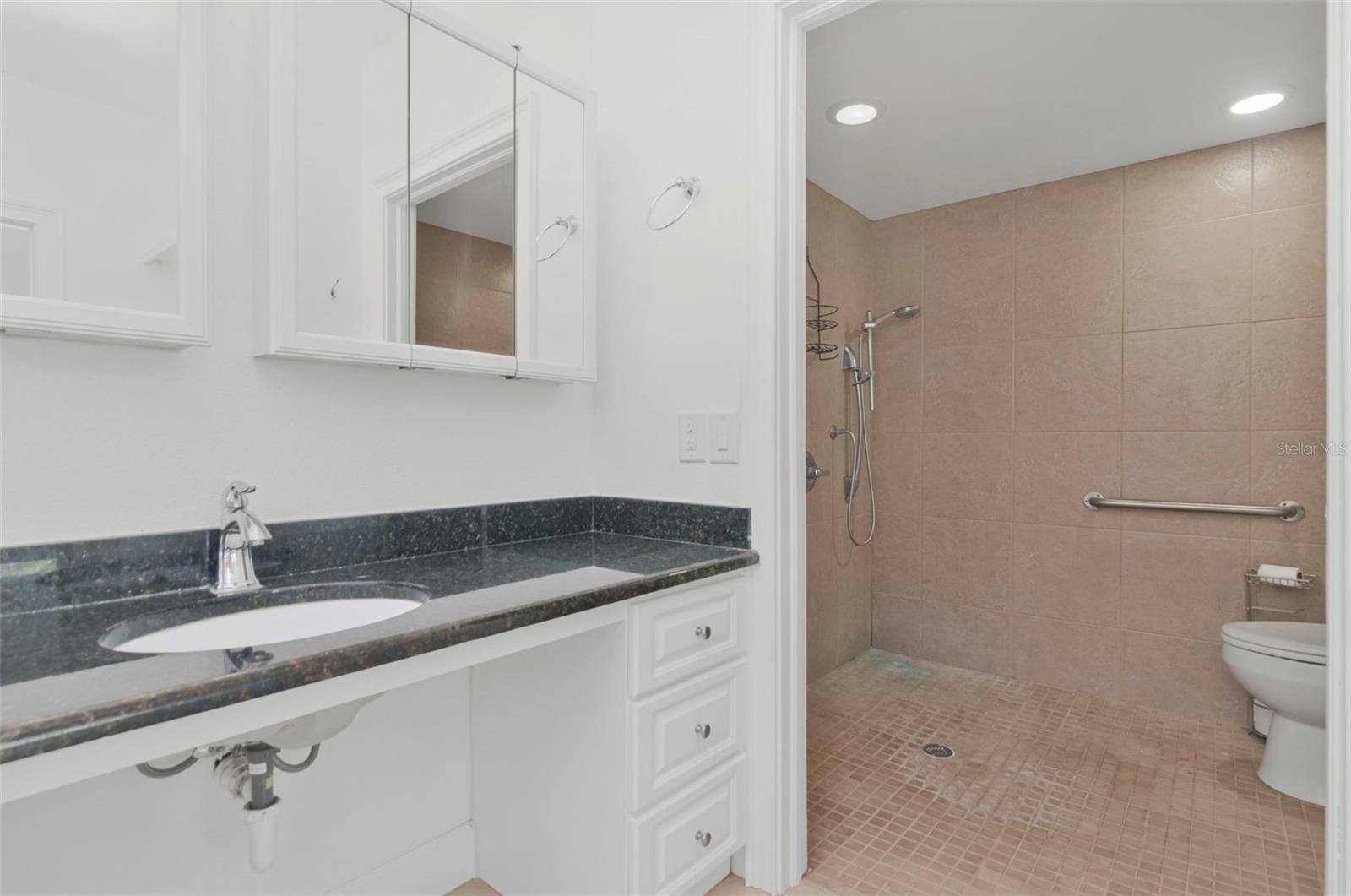 712 S OAKWOOD AVE — photo 47