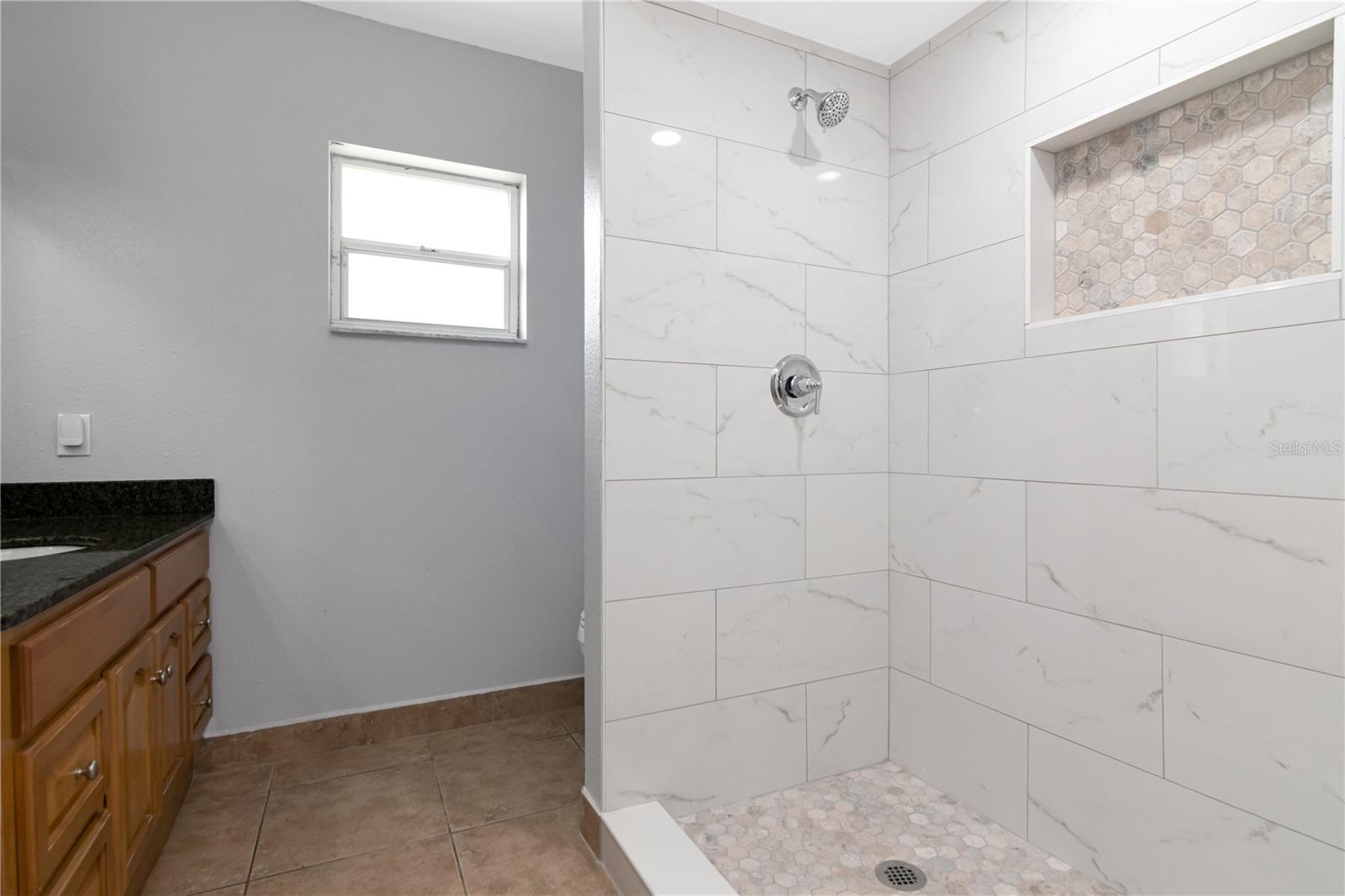 712 S OAKWOOD AVE — photo 30