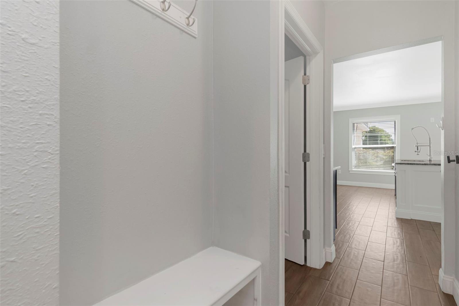 712 S OAKWOOD AVE — photo 33