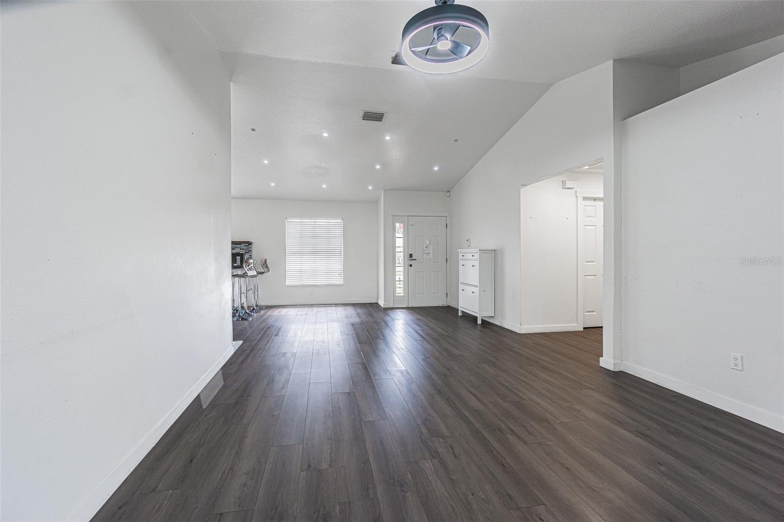 12121 COLONIAL ESTATES LN — photo 24