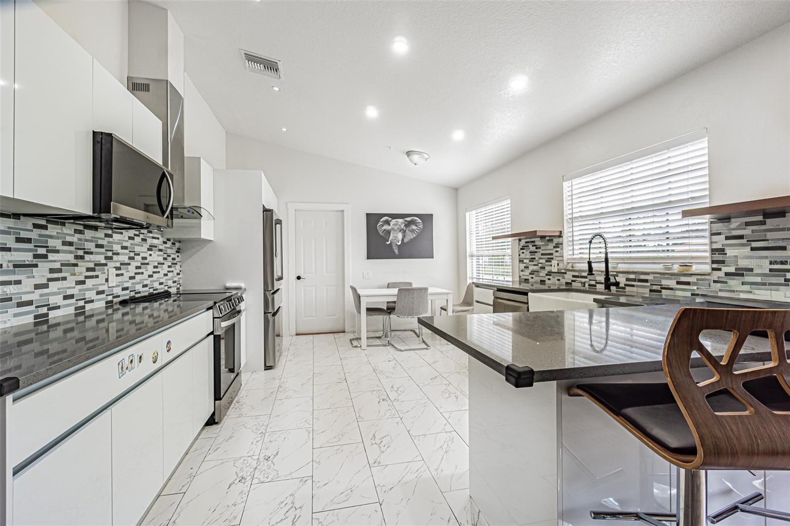 12121 COLONIAL ESTATES LN — photo 19