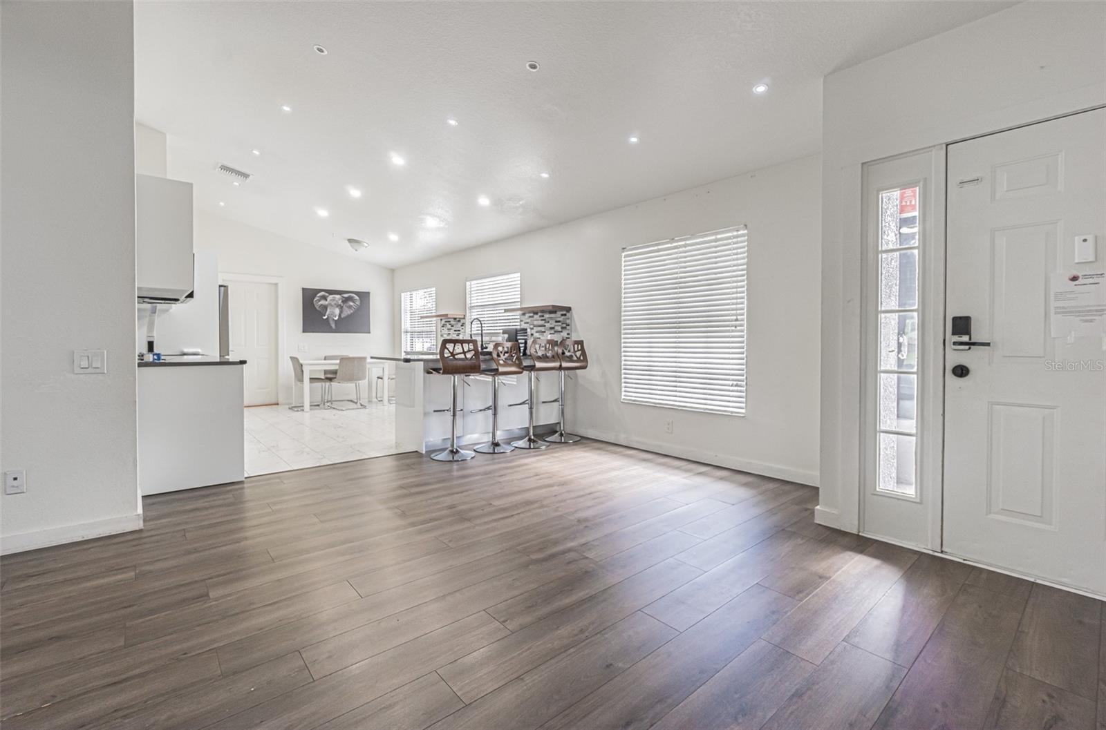 12121 COLONIAL ESTATES LN — photo 18