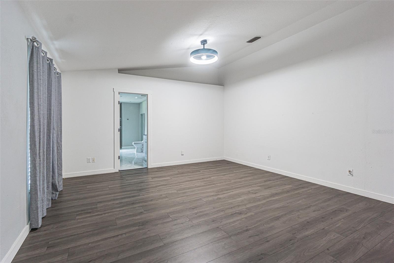12121 COLONIAL ESTATES LN — photo 25