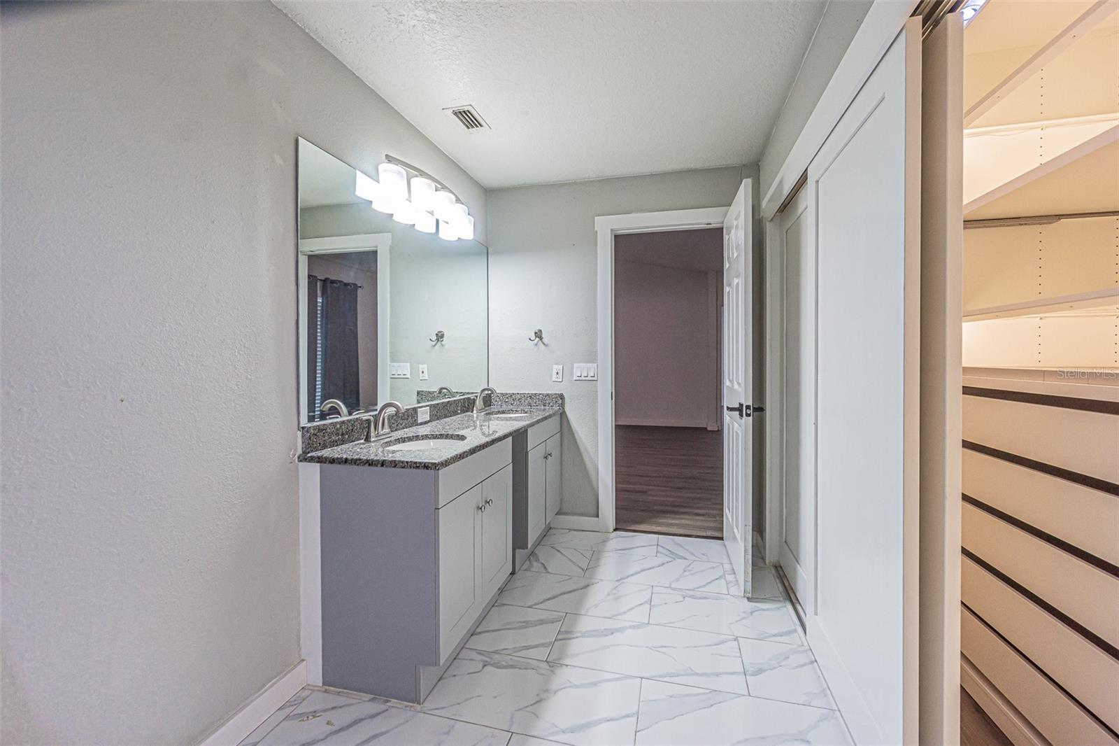12121 COLONIAL ESTATES LN — photo 29